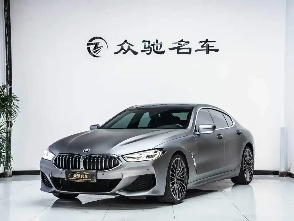 BMW 8 Series — фото 1
