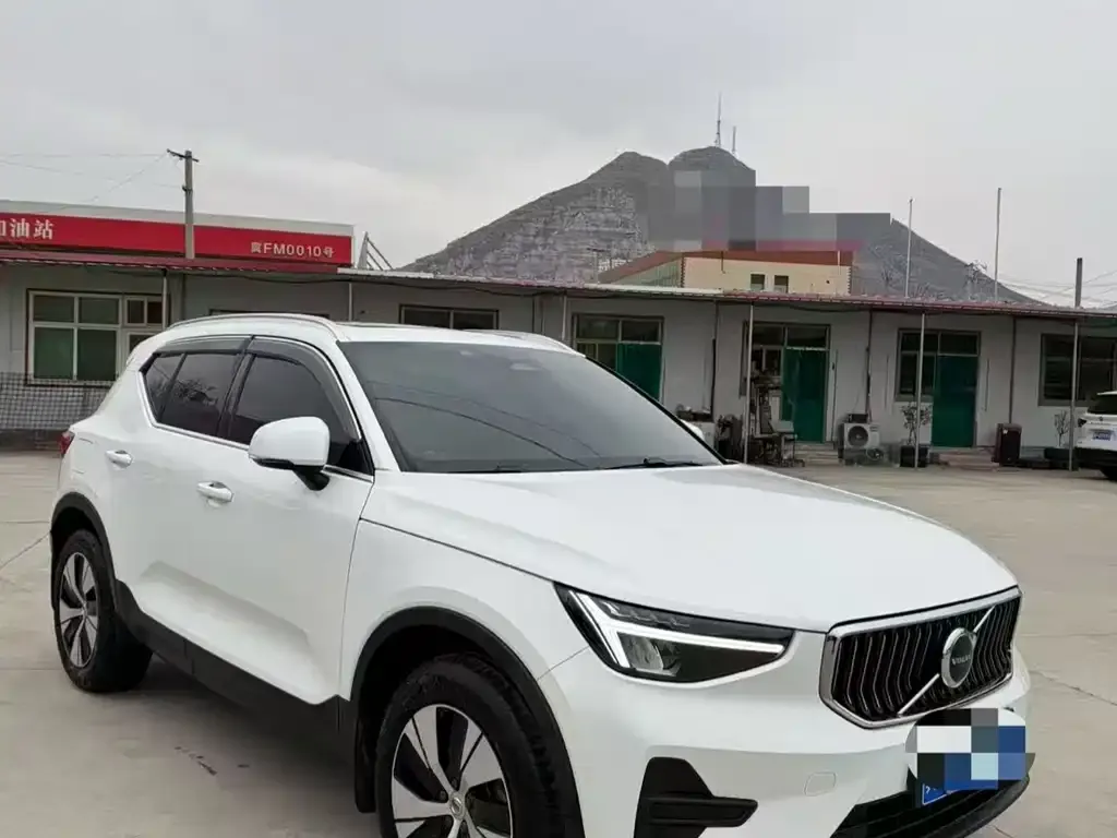 Volvo XC40 — фото 4