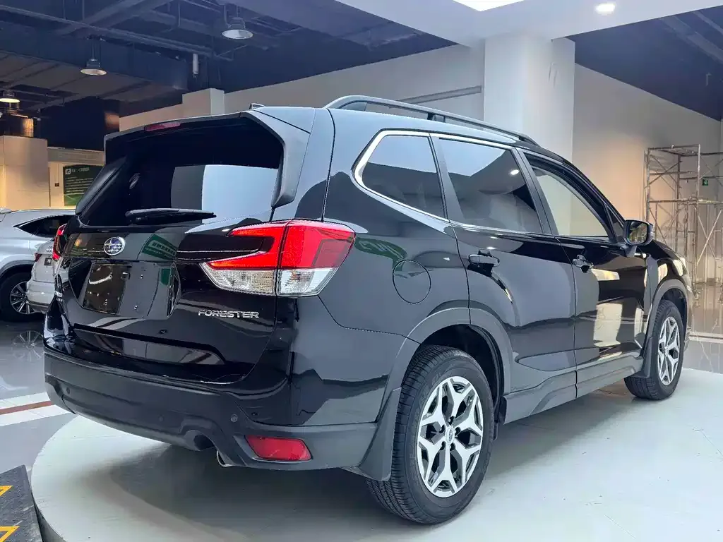 Subaru Forester — фото 4