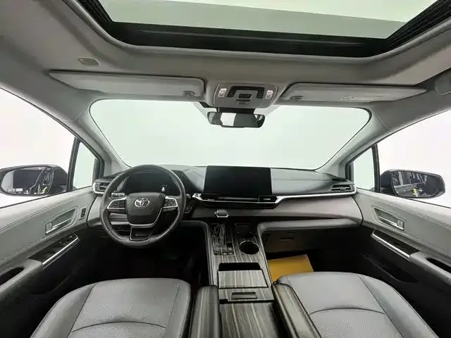 Toyota Granvia — фото 4
