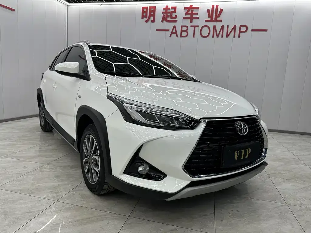 Toyota Yaris L — фото 7