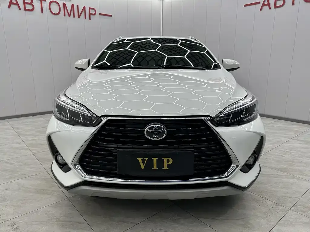 Toyota Yaris L — фото 3