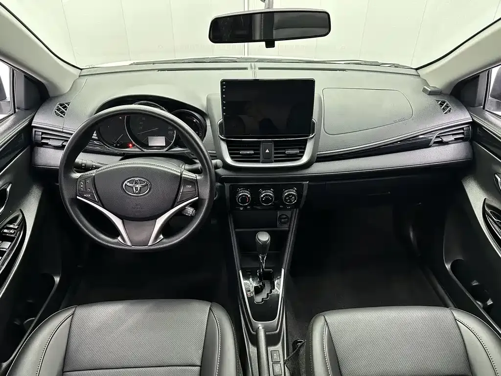 Toyota Yaris L — фото 9