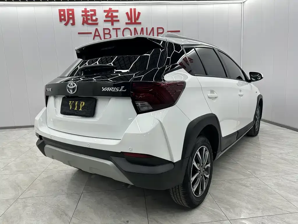 Toyota Yaris L — фото 8