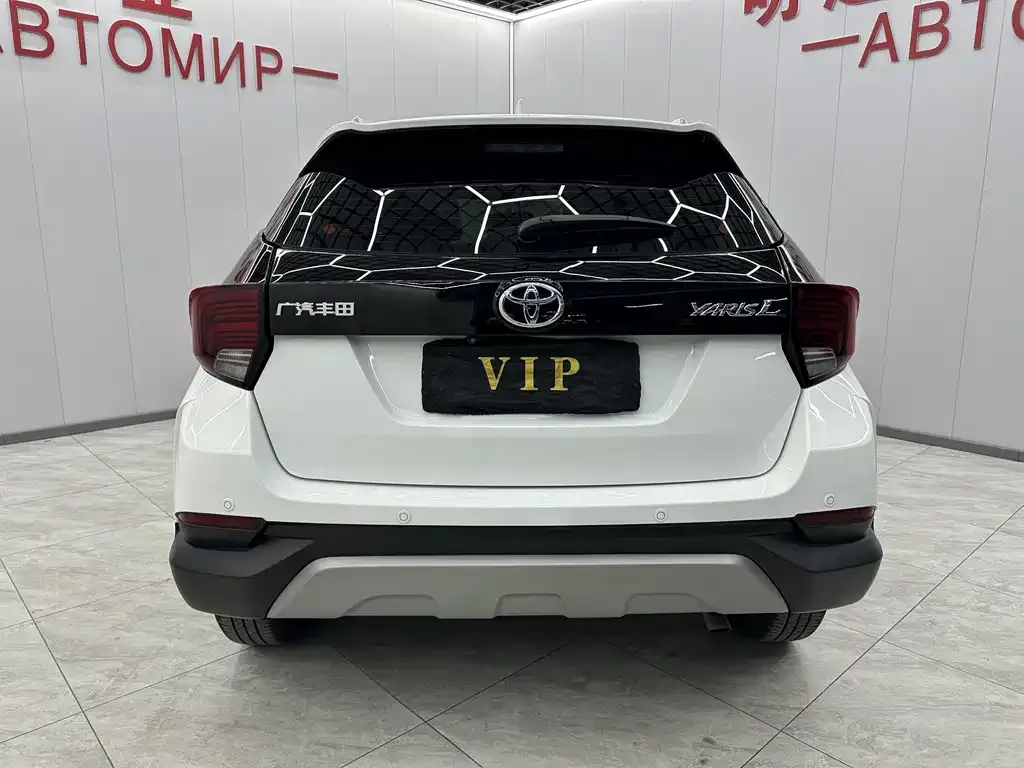 Toyota Yaris L — фото 10