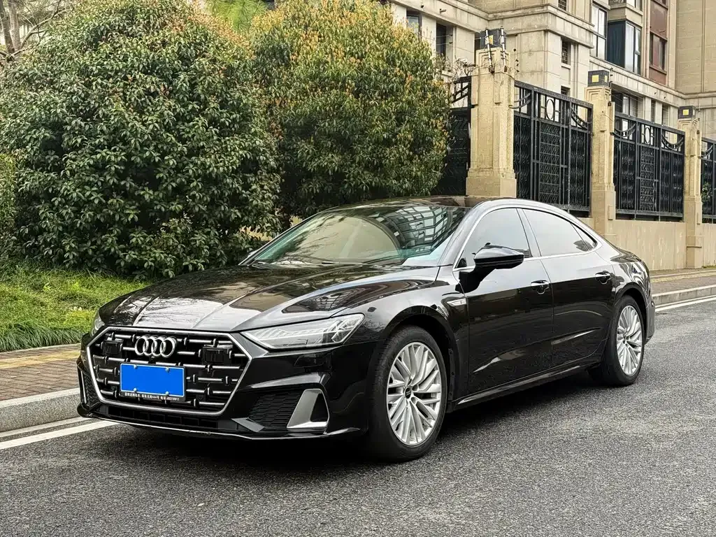 Audi A7L — фото 1