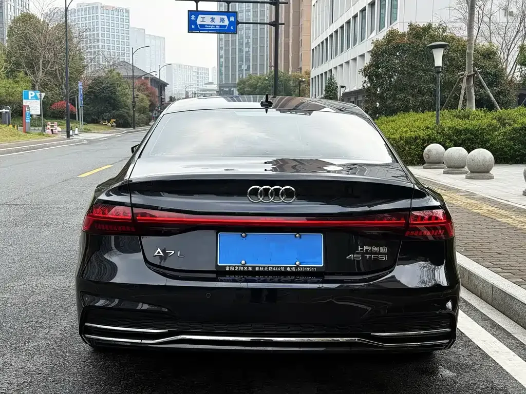 Audi A7L — фото 5
