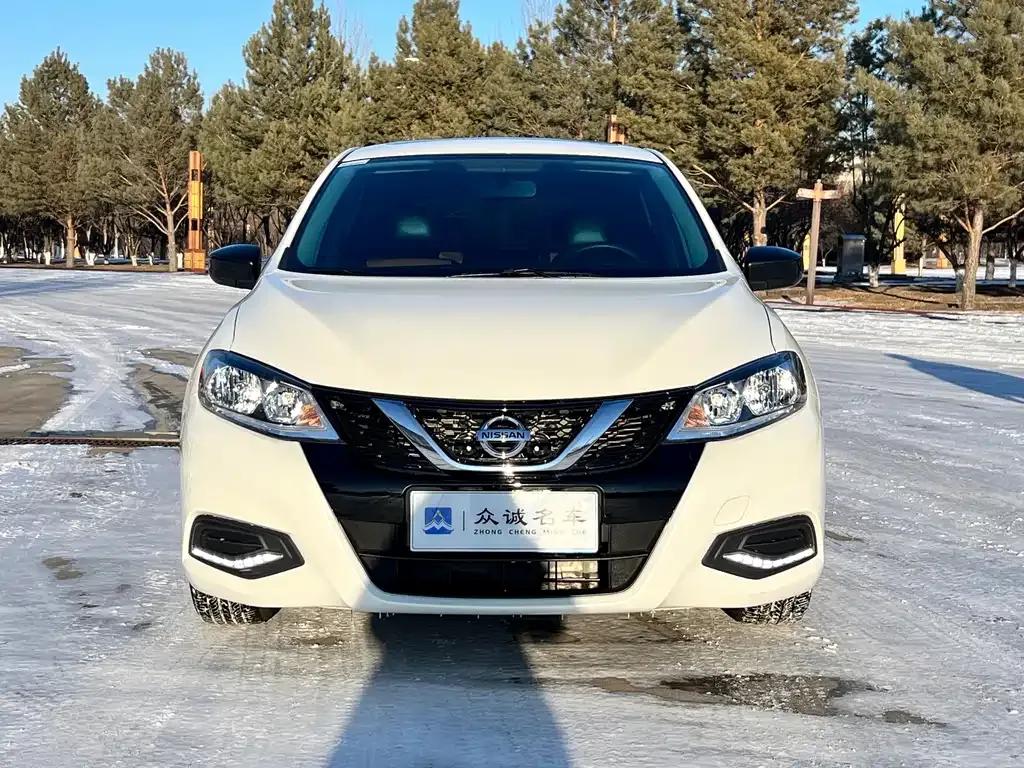 Nissan Tiida — фото 7