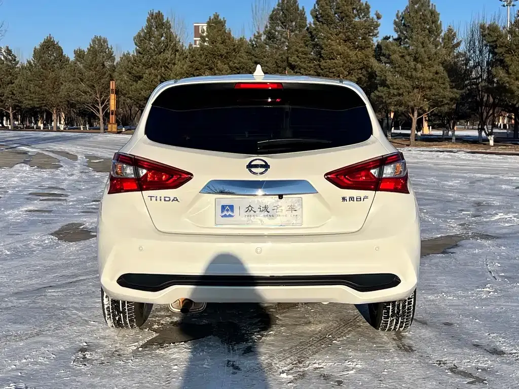 Nissan Tiida — фото 2
