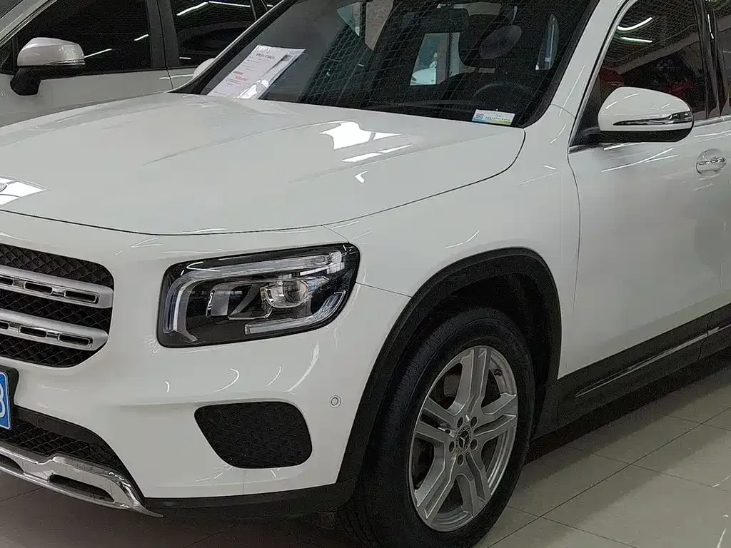 Mercedes-Benz GLB — фото 1