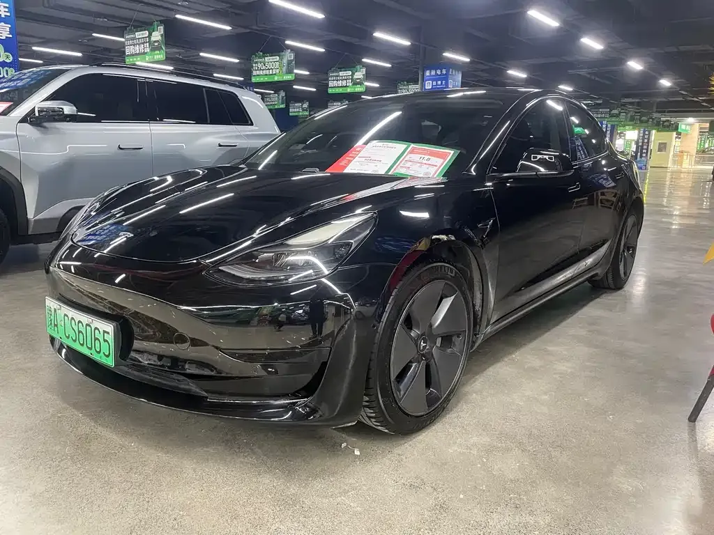 Tesla Model 3 — фото 1