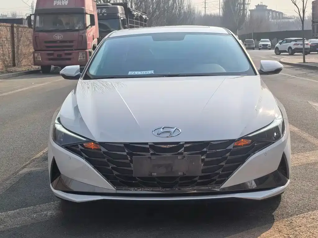 Hyundai Elantra — фото 2