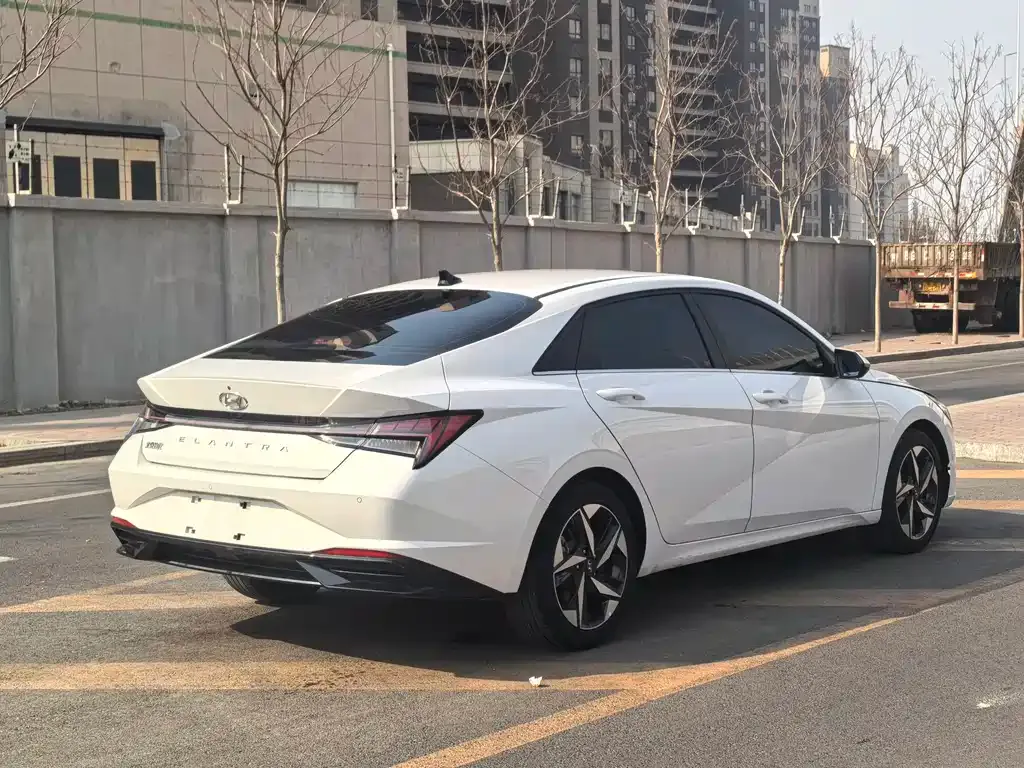Hyundai Elantra — фото 9