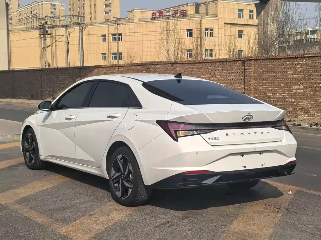 Hyundai Elantra — фото 7