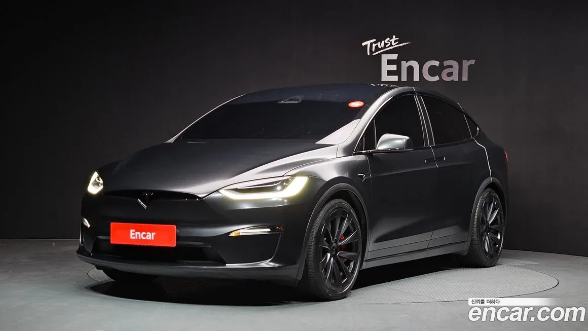 Tesla Model X — фото 1