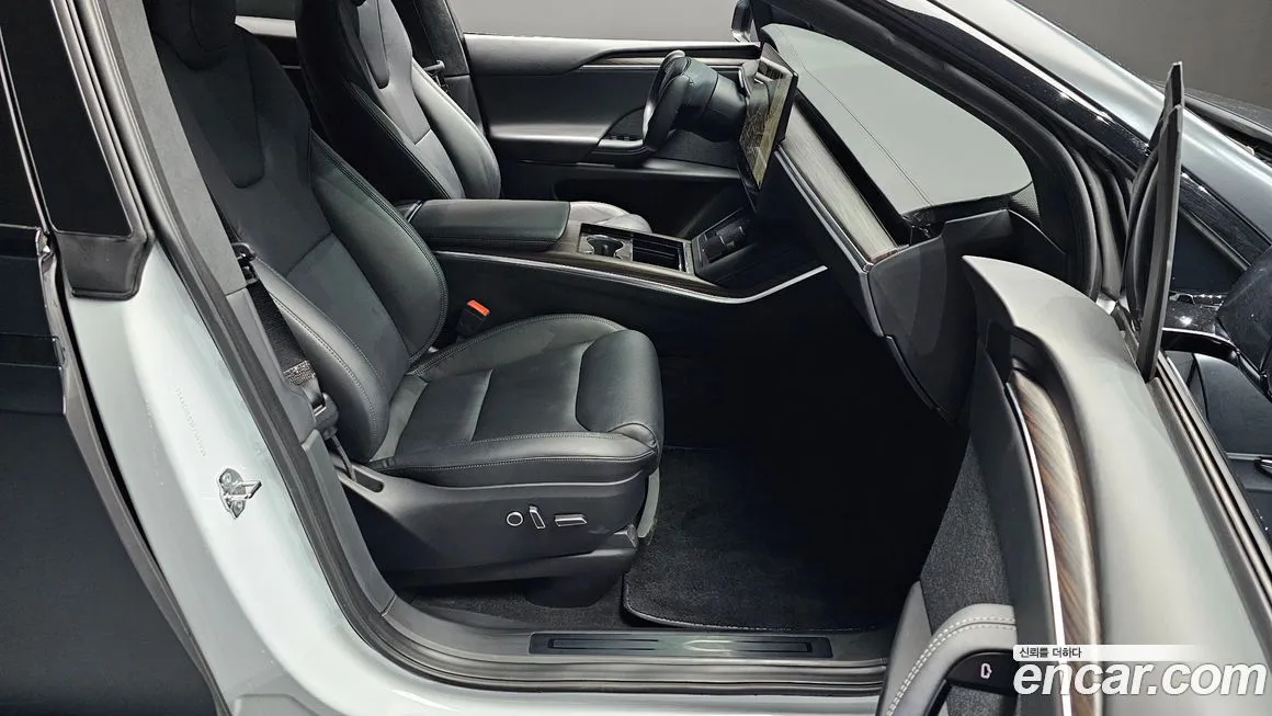 Tesla Model X — фото 7