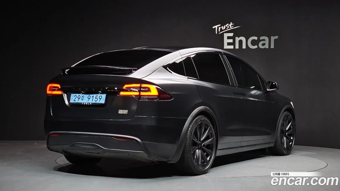 Tesla Model X — фото 6