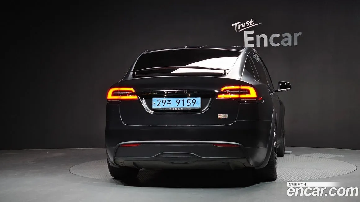 Tesla Model X — фото 5