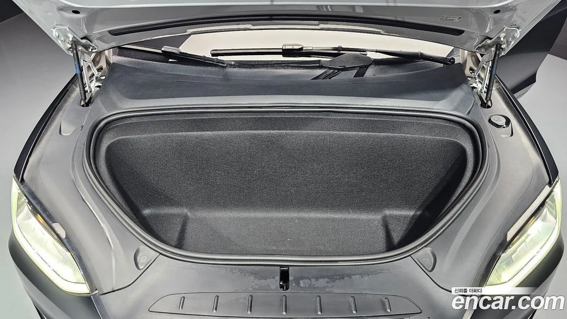Tesla Model X — фото 9