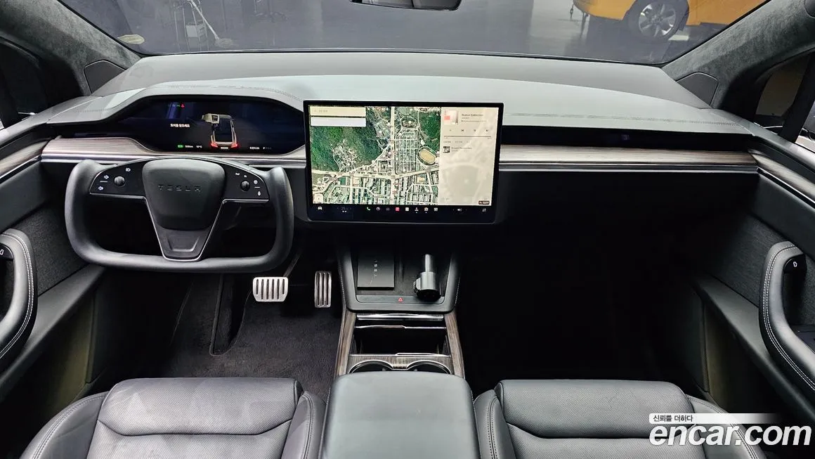 Tesla Model X — фото 8