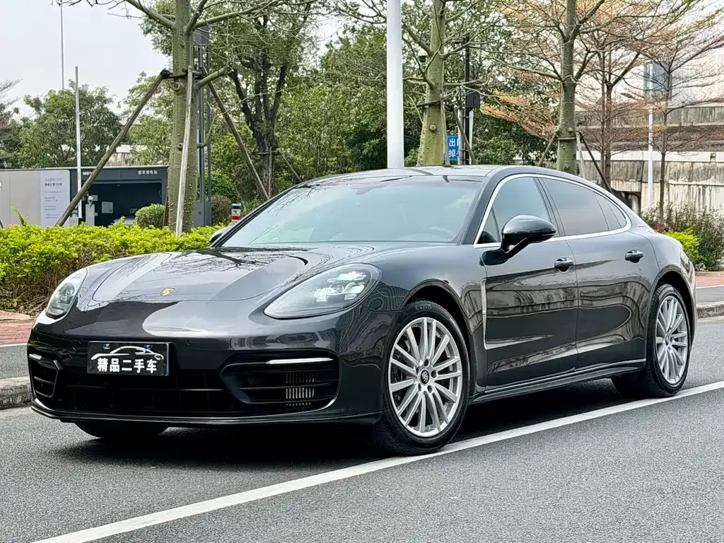 Porsche Panamera — фото 1
