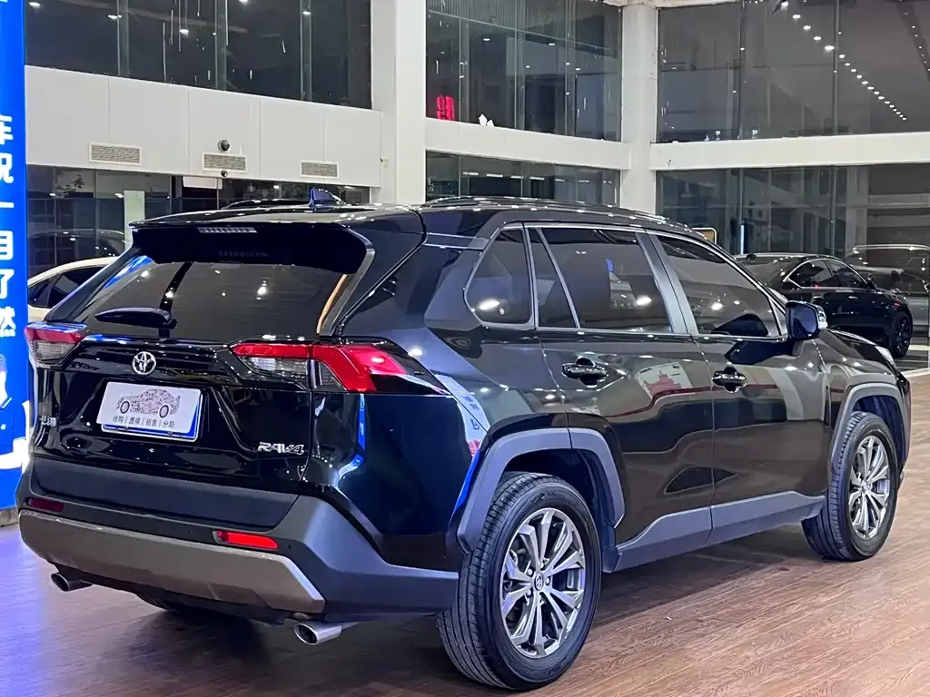 Toyota RAV4 — фото 7