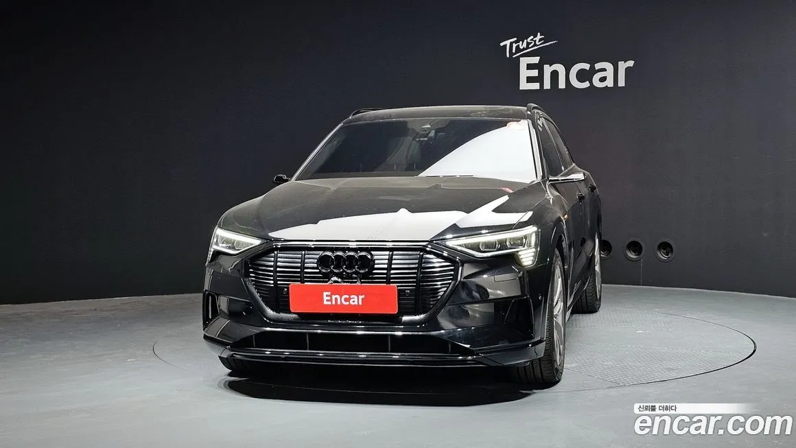 Audi e-tron — фото 6