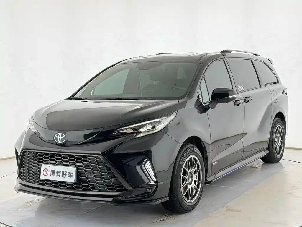Toyota Granvia — фото 1