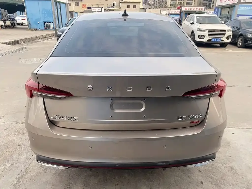 Skoda Octavia — фото 3