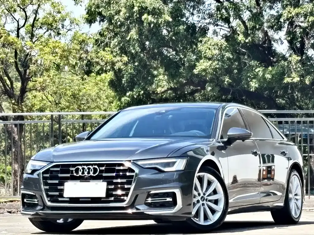 Audi A6L — фото 1