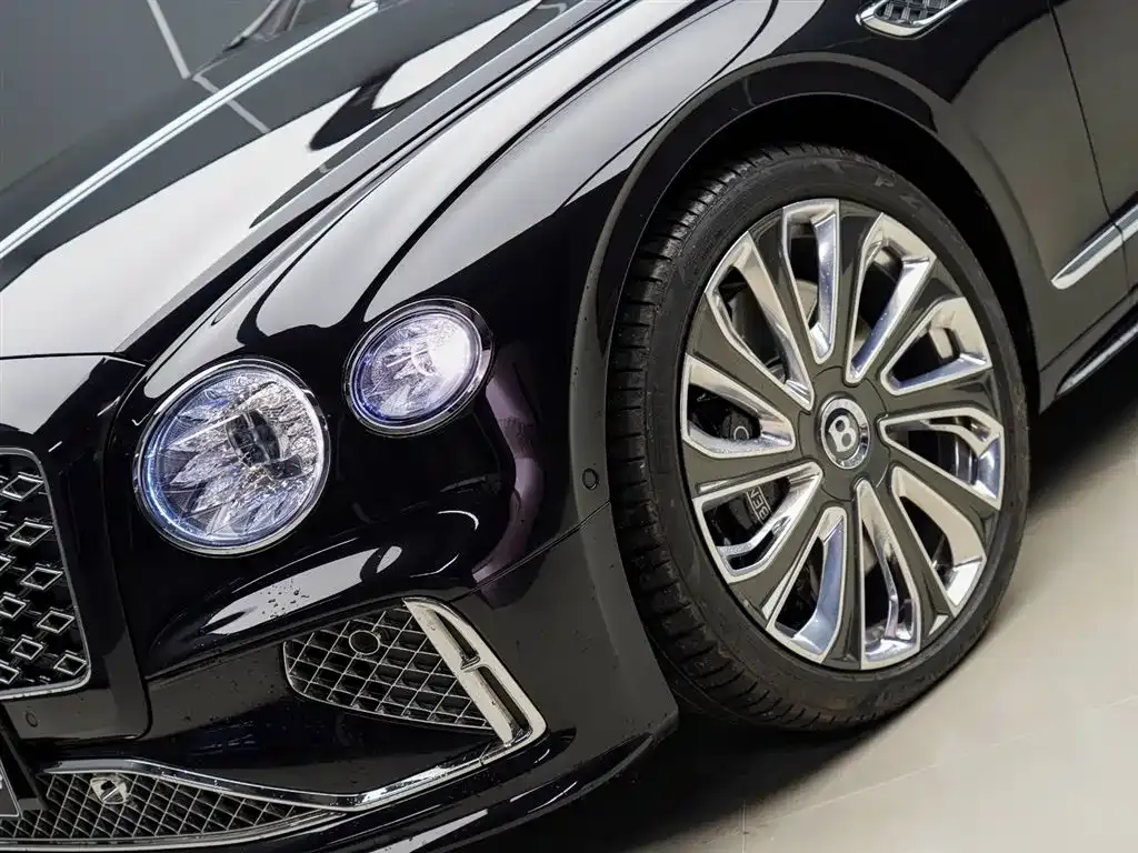 Bentley Flying Spur PHEV — фото 9