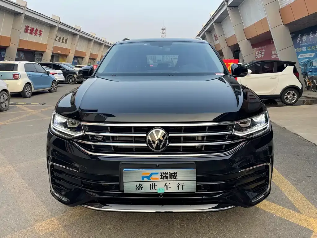Volkswagen Tiguan L — фото 8