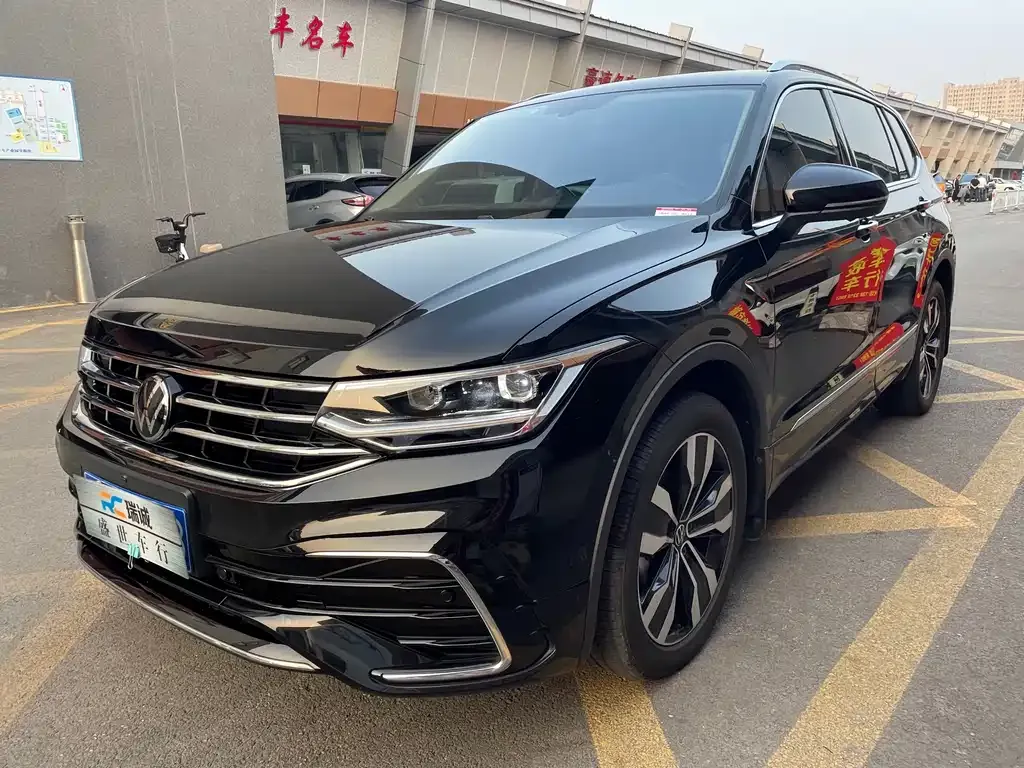 Volkswagen Tiguan L — фото 9