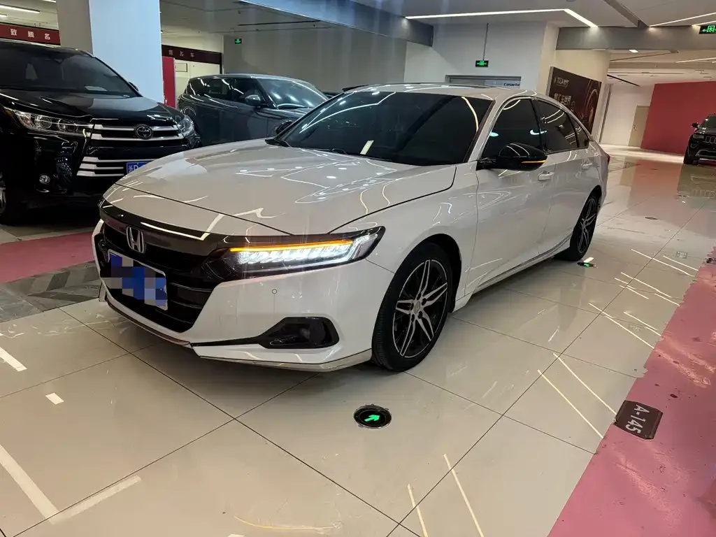 Honda Accord — фото 1
