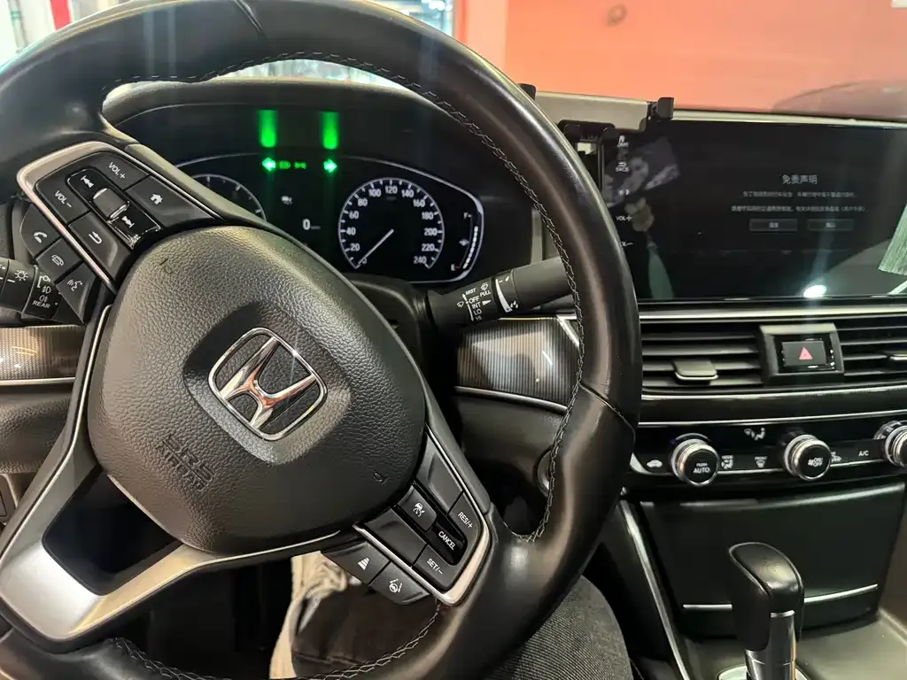 Honda Accord — фото 4