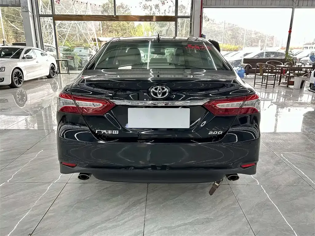 Toyota Camry — фото 7