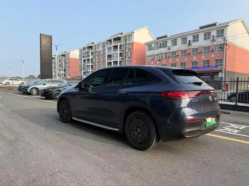 Mercedes-Benz EQE SUV — фото 10