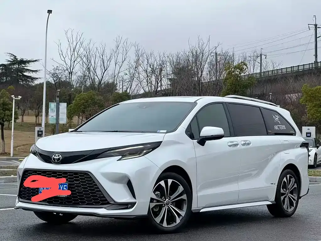 Toyota Granvia — фото 1