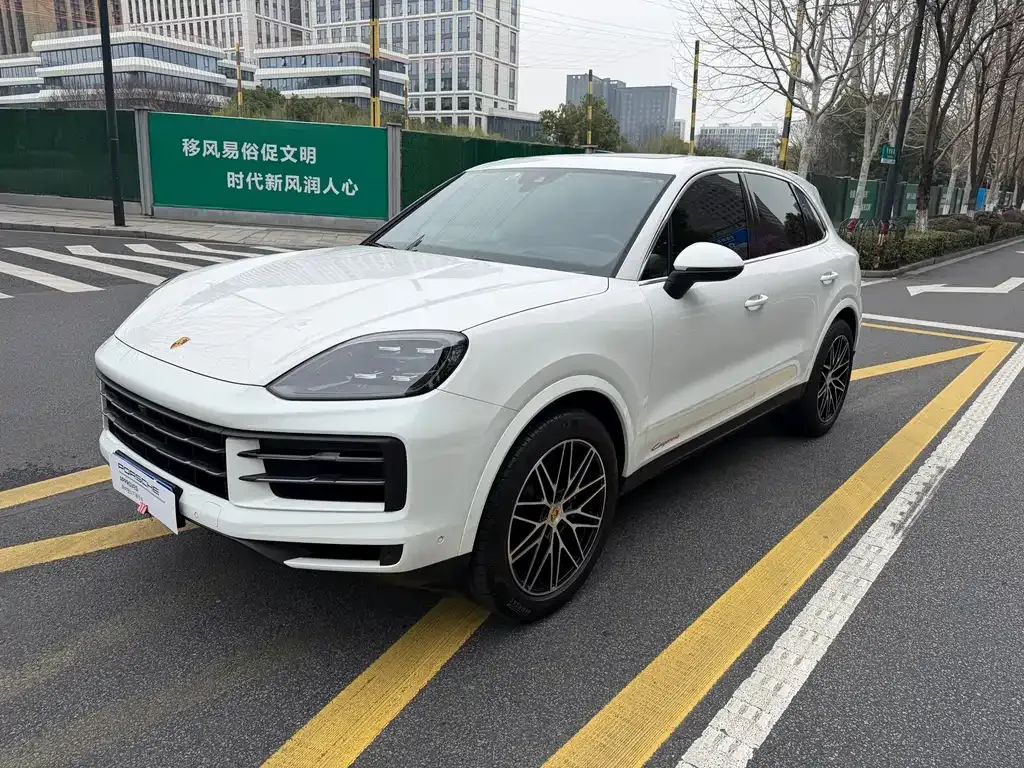 Porsche Cayenne — фото 1