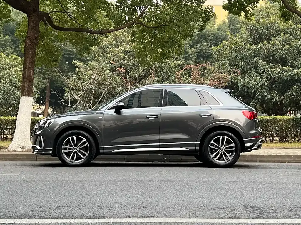 Audi Q3 — фото 10
