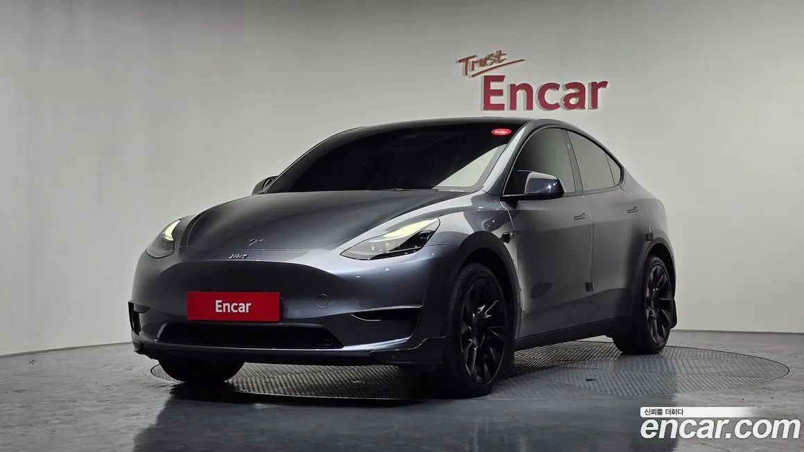 Tesla Model Y — фото 1