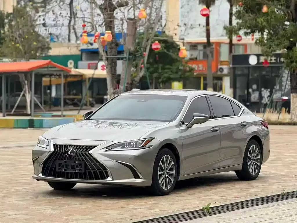 Lexus ES — фото 1