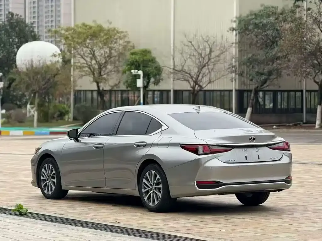 Lexus ES — фото 6