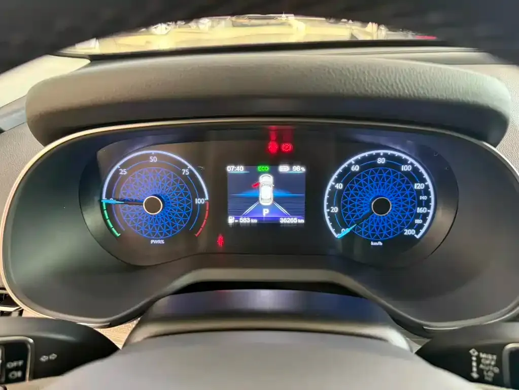 Hongqi E-QM5 — фото 2