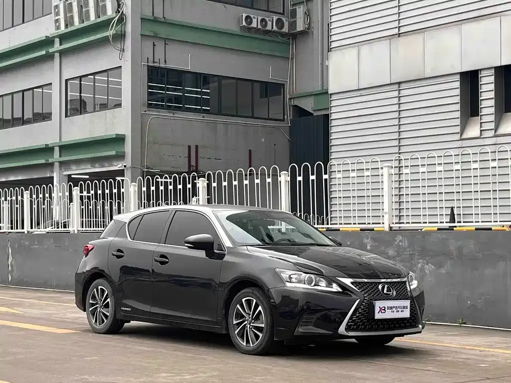 Lexus CT — фото 3