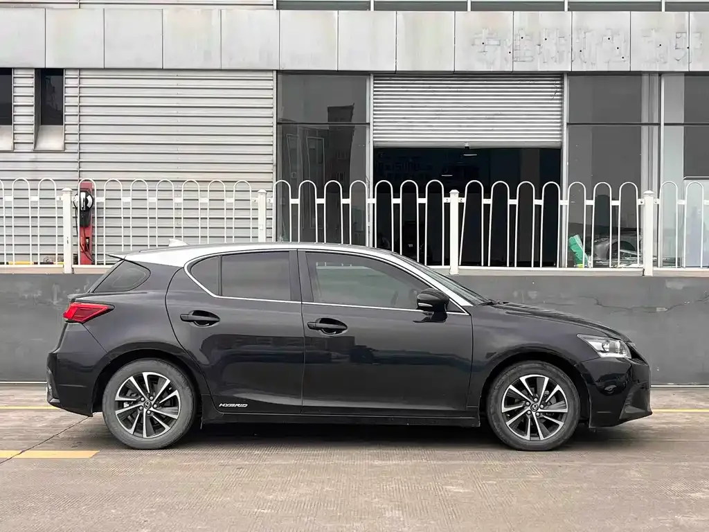 Lexus CT — фото 10
