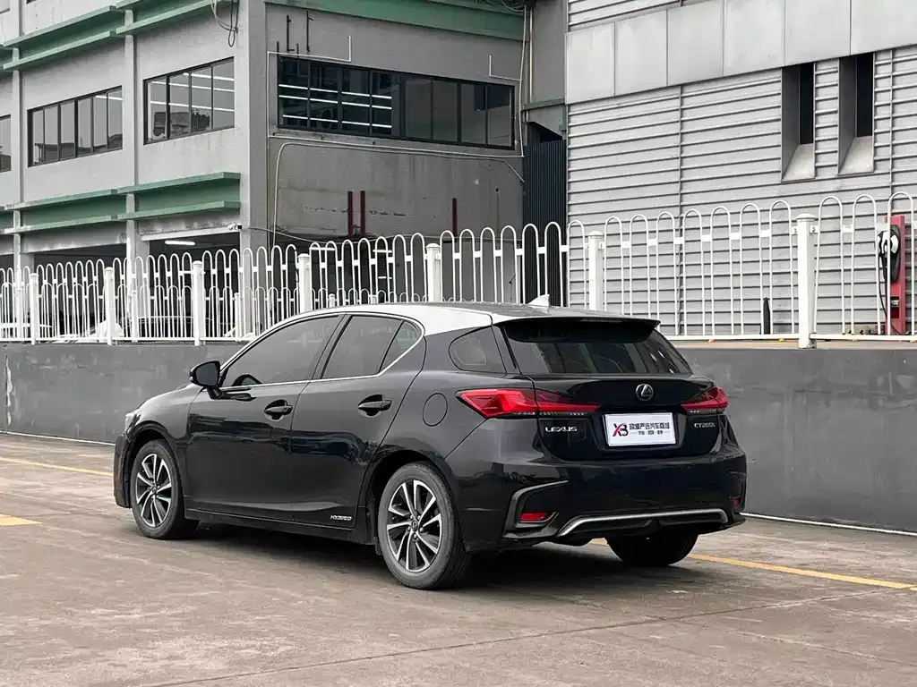 Lexus CT — фото 9