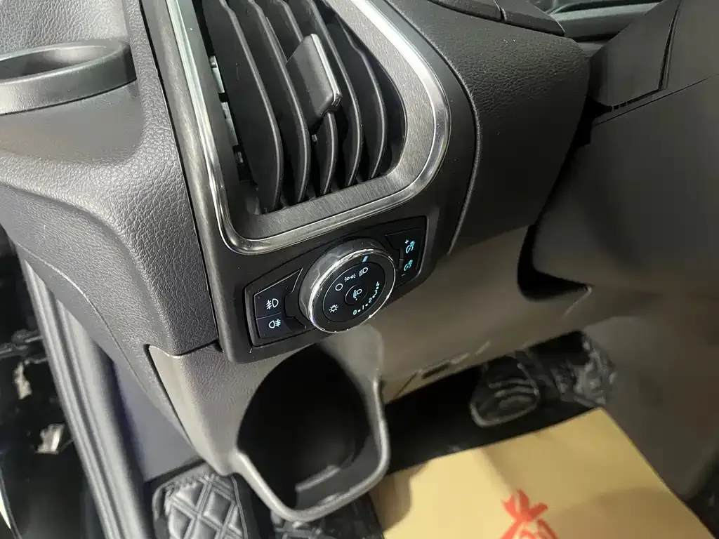 Ford Tourneo — фото 7