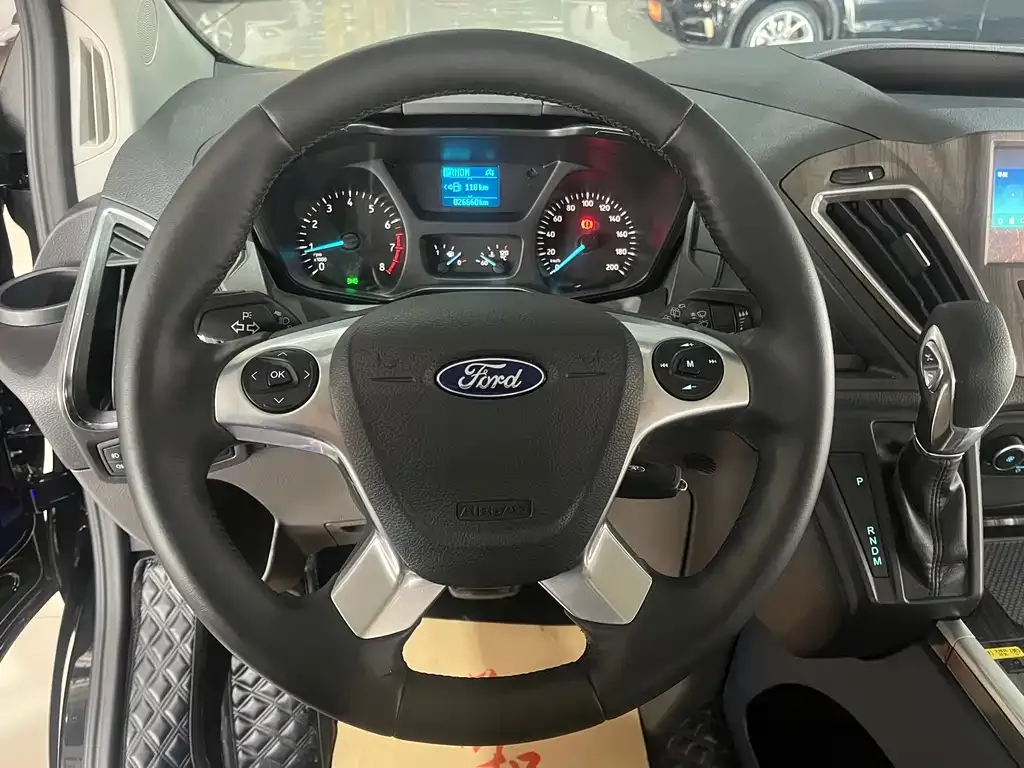 Ford Tourneo — фото 10