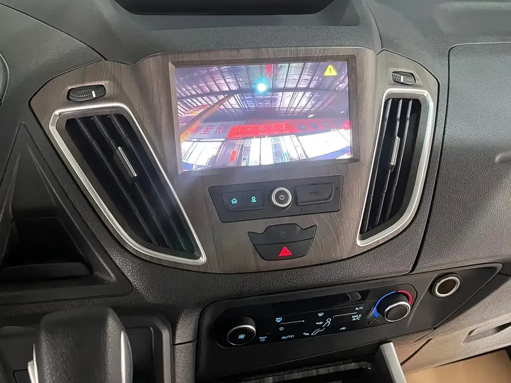Ford Tourneo — фото 3